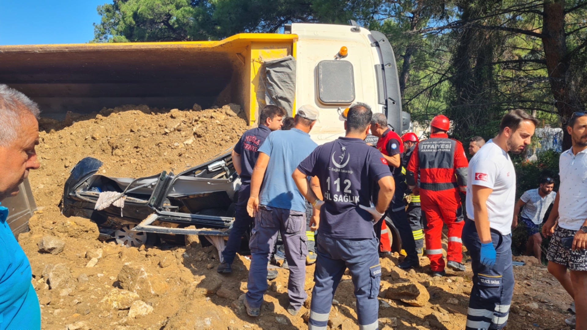 Bodrum turizmi kamyonun altında!