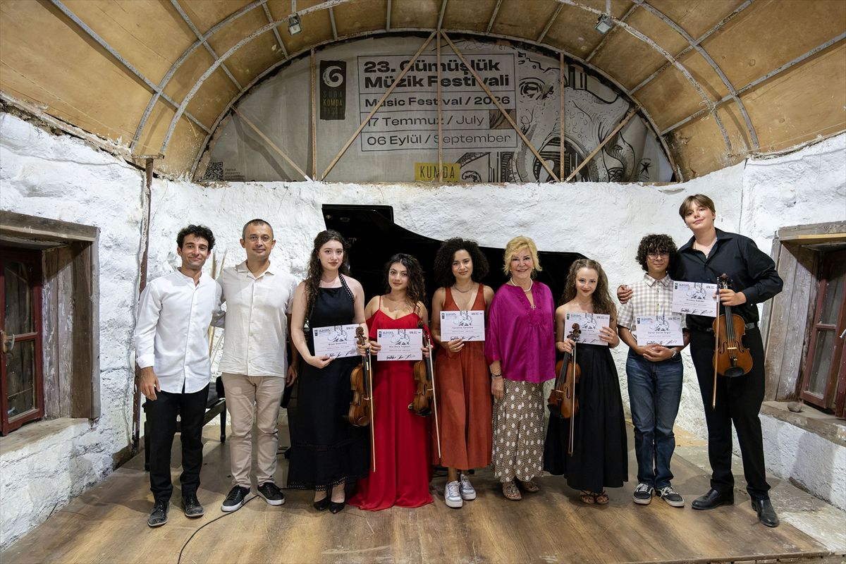 Genç Kemancılar Bodrum'da Konser Verdi