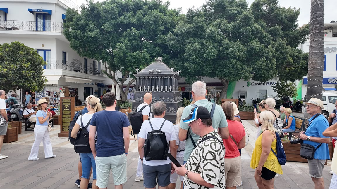 Bodrum’un Yeni Fotoğraf Durakları: “Maussolleion” ve “Maviye Açılan Kapılar”