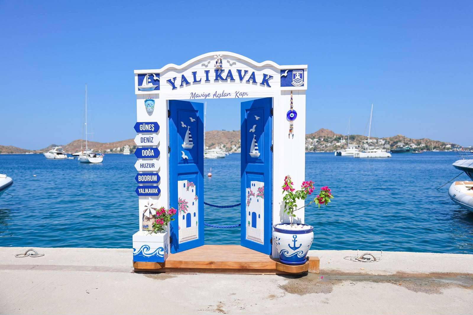 Bodrum’un Yeni Fotoğraf Durakları: “Maussolleion” ve “Maviye Açılan Kapılar”