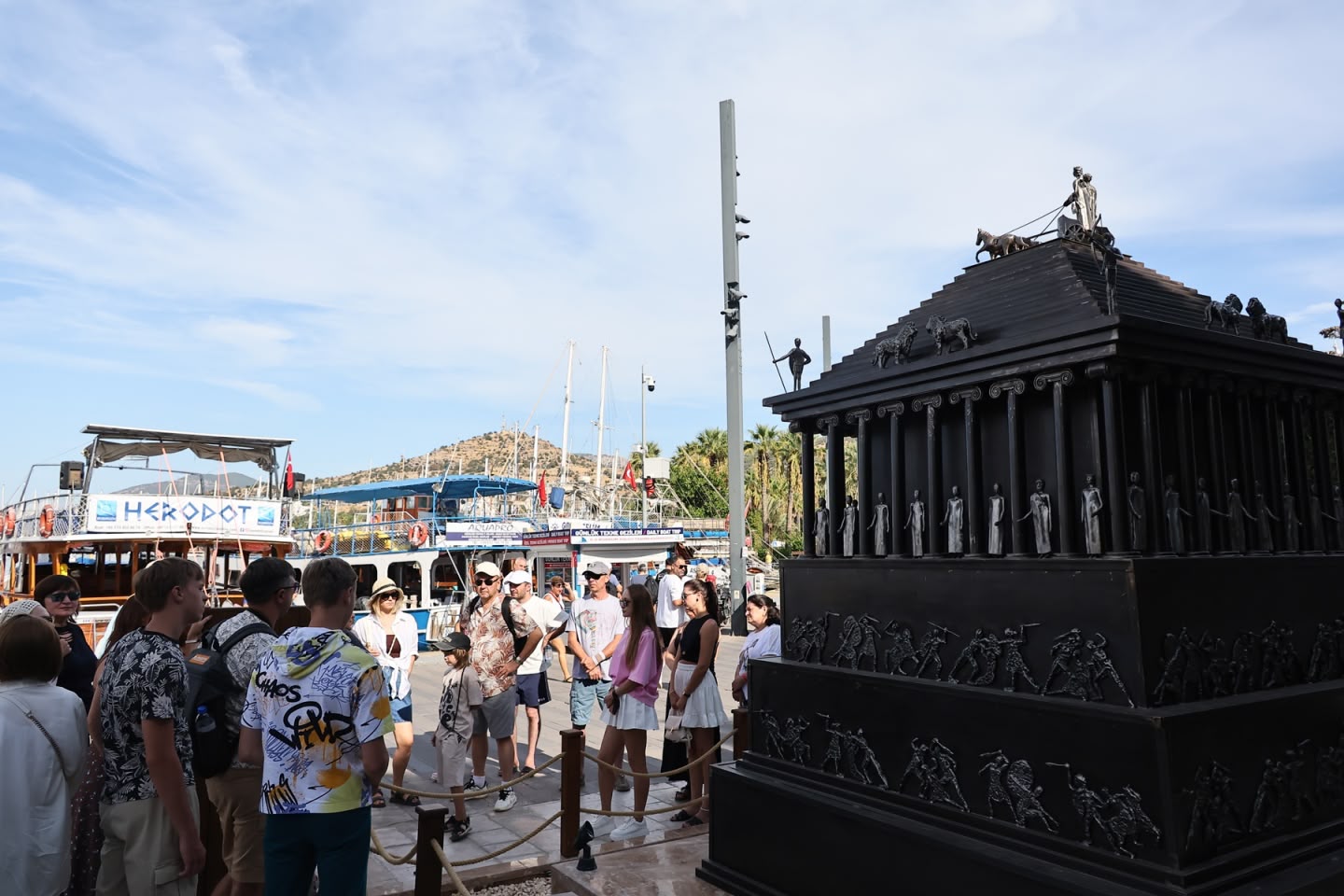 Bodrum’un Yeni Fotoğraf Durakları: “Maussolleion” ve “Maviye Açılan Kapılar”