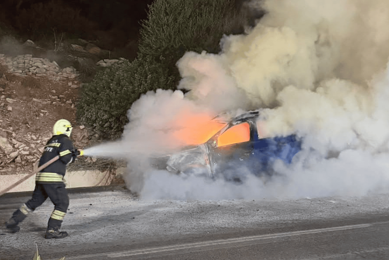 Bodrum’da seyir halindeki otomobilde çıkan yangın söndürüldü