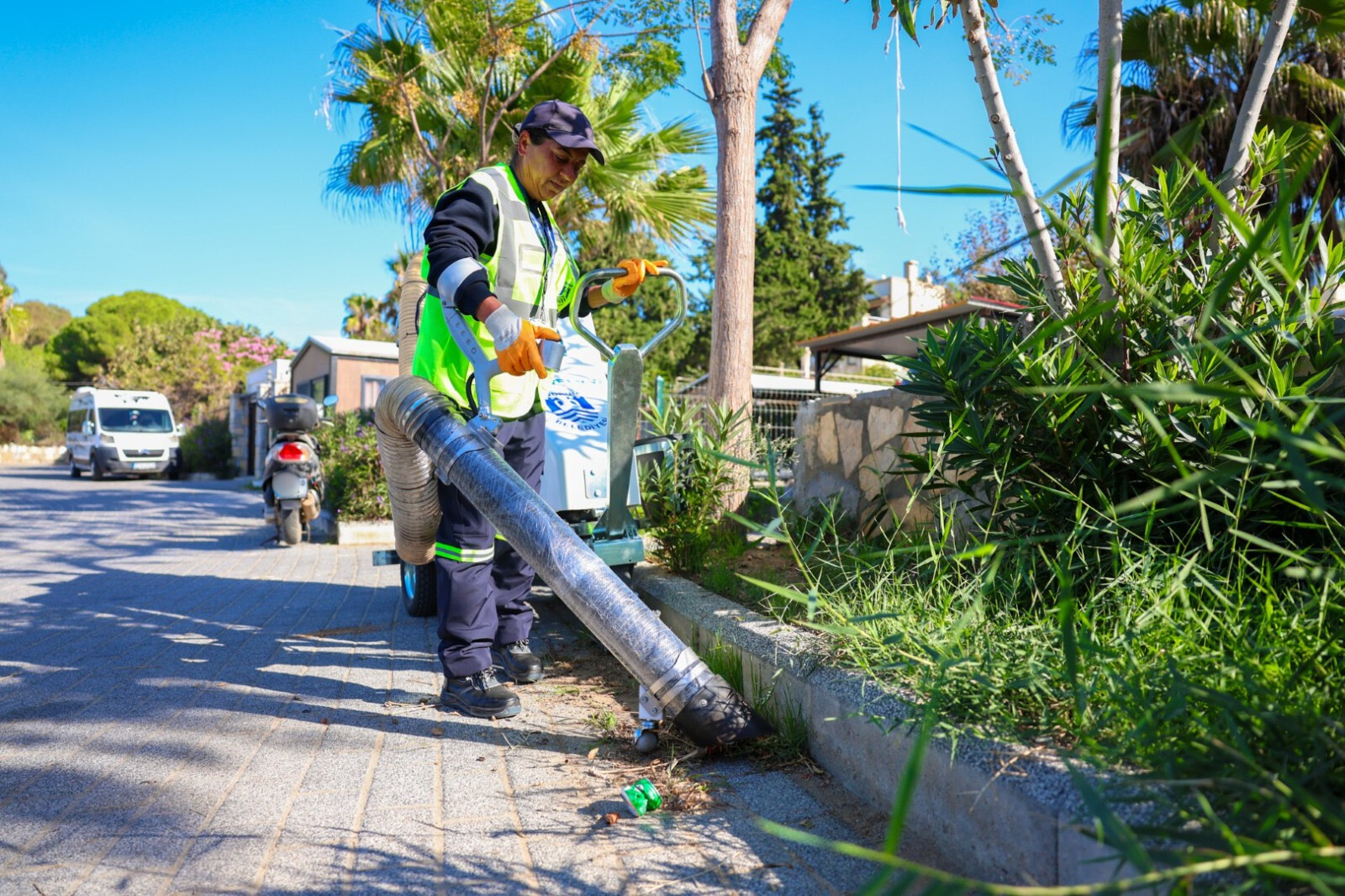 Yeni Nesil Elektrikli Yol Süpürme Araçları Bodrum Sokaklarında