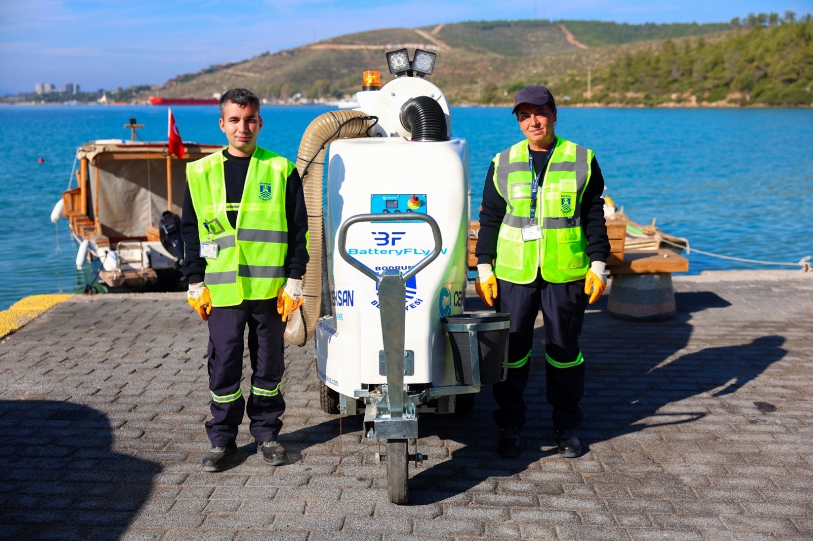 Yeni Nesil Elektrikli Yol Süpürme Araçları Bodrum Sokaklarında