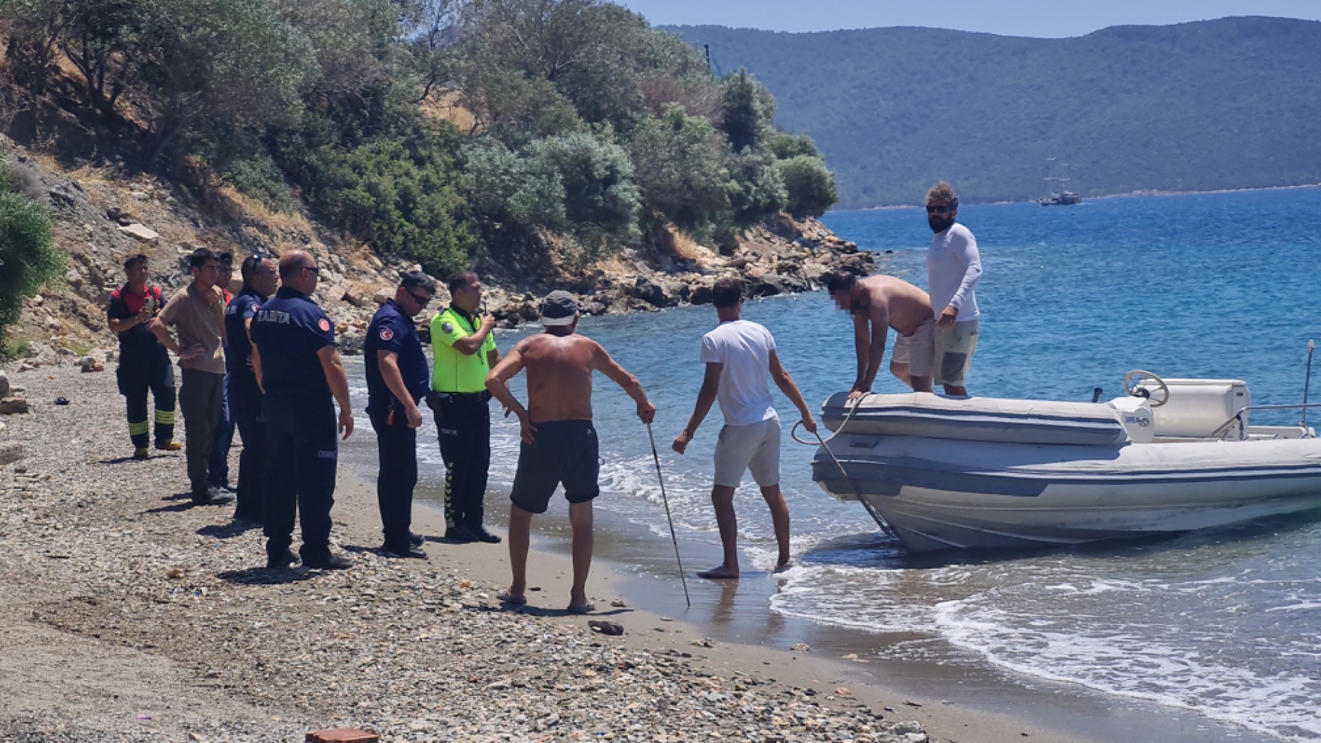 Yangın çıkarıp, kendini boğmaya çalıştı