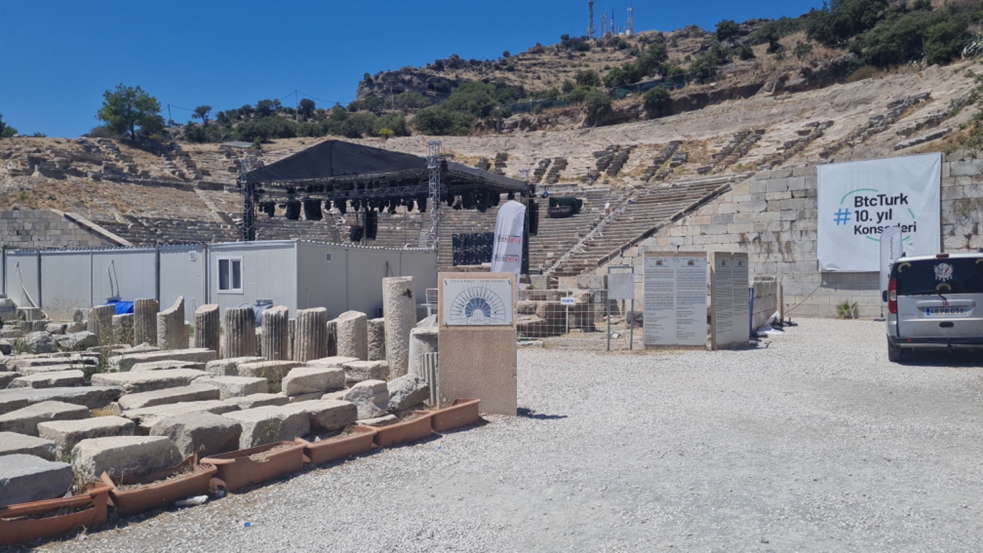 Bodrum Antik Tiyatro'daki konserlere tepki: ‘Orası antik tiyatro, bir gazino değil’