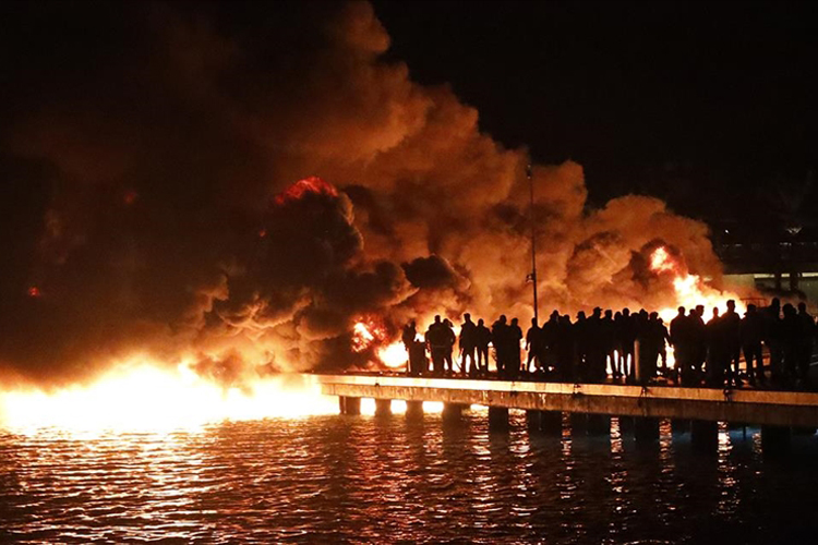 Bodrum'da milyon dolarlık yangın: Aziz Yıldırım'ın teknesi son anda kurtuldu