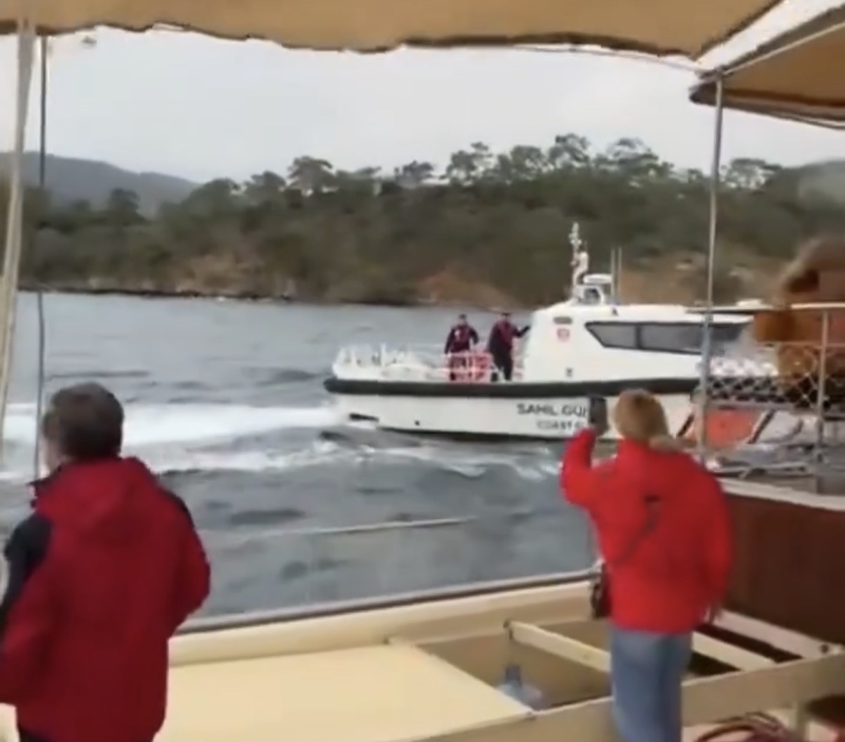 Sahil Koruma, denize beton dökenleri değil, dökme diyenleri engelledi!