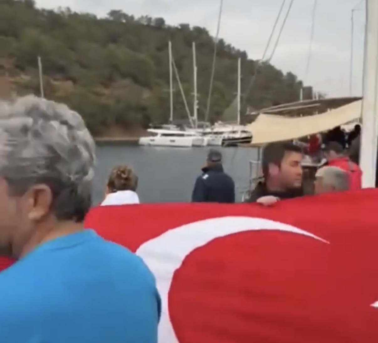 Sahil Koruma, denize beton dökenleri değil, dökme diyenleri engelledi!