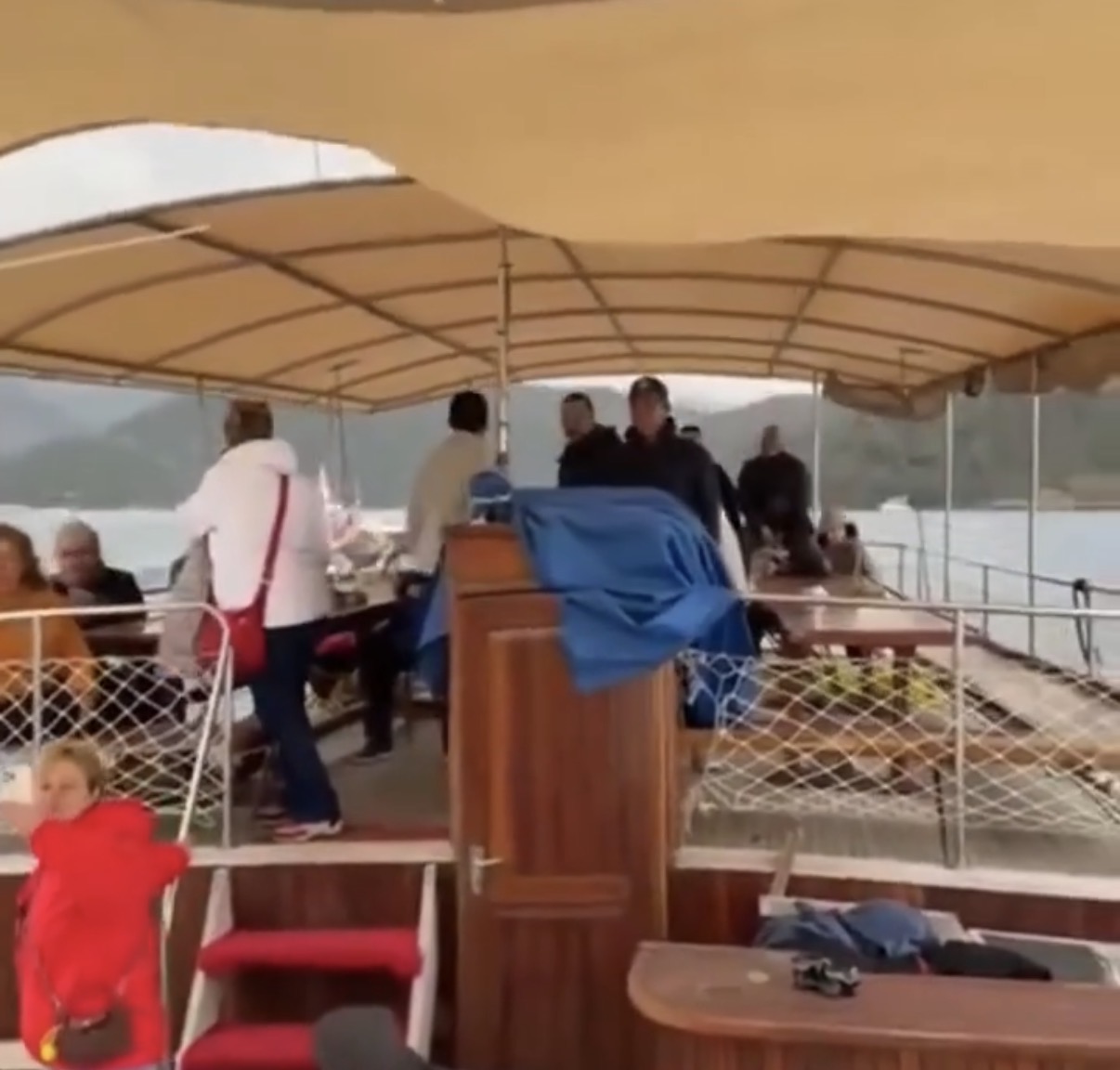 Sahil Koruma, denize beton dökenleri değil, dökme diyenleri engelledi!