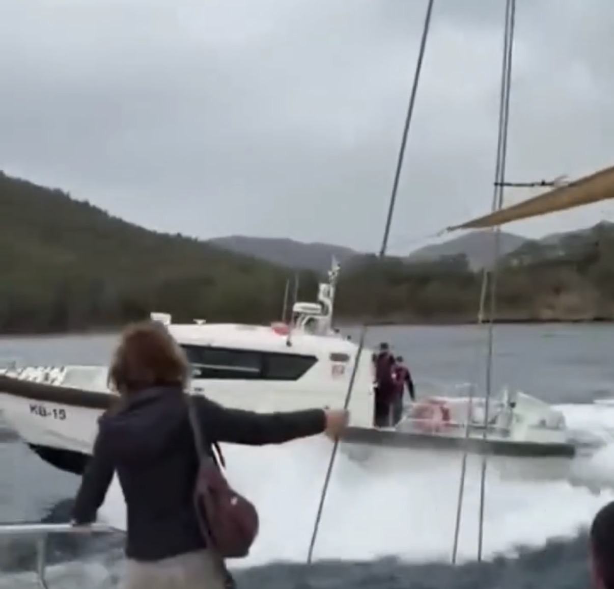 Sahil Koruma, denize beton dökenleri değil, dökme diyenleri engelledi!