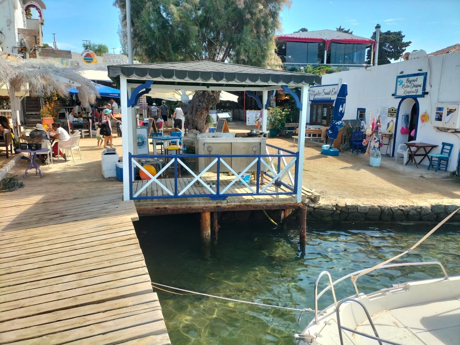 Bodrum’un Cadde ve Sokakları Mavi Beyaza Boyanıyor