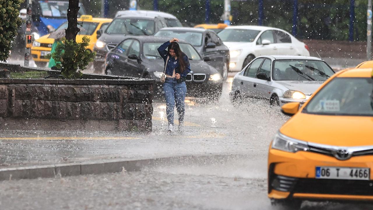 Muğla İçin Şiddetli Yağış Uyarısı: Sel ve Hortum Riskine Dikkat!