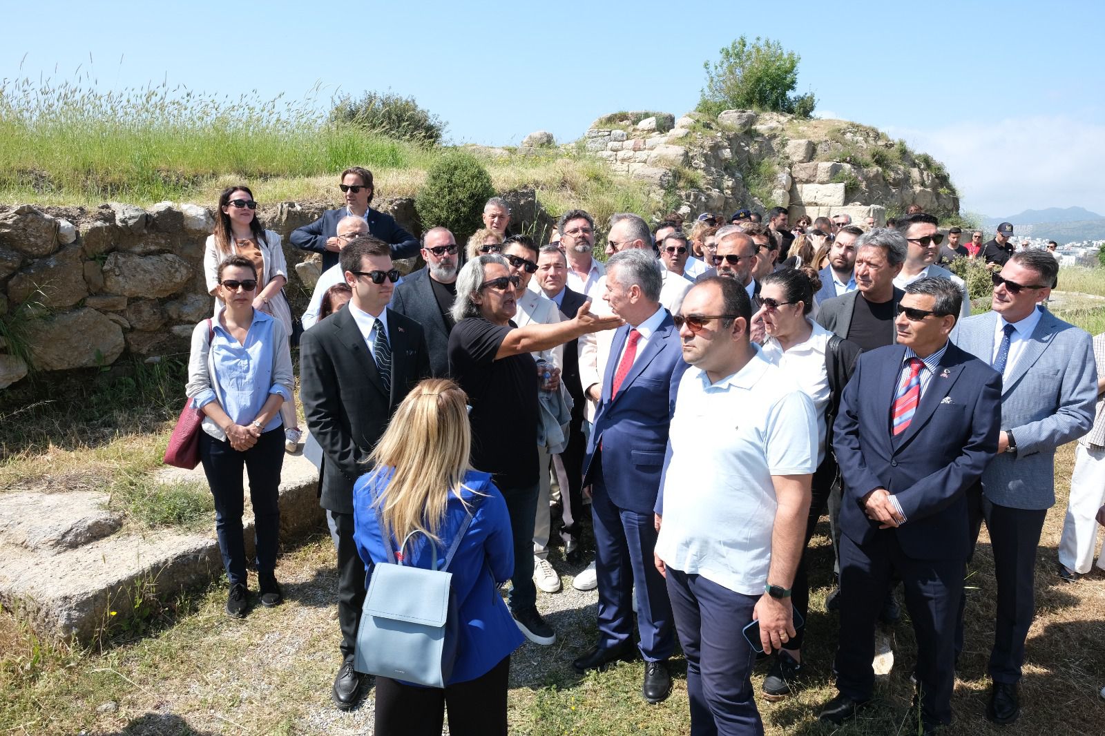 Akademia Vakfı’nın gün yüzüne çıkardığı Halikarnassos Surları’nda Turizm Haftası kutlandı 