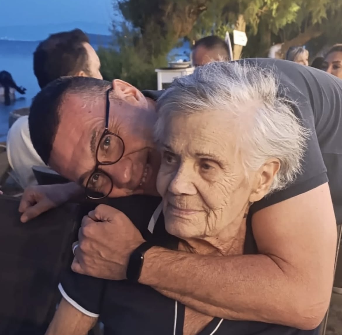 Gazeteci Alp Arbak’ın Acı Günü: Annesi Ayşe Benal Eriç Arbak Hayatını Kaybetti