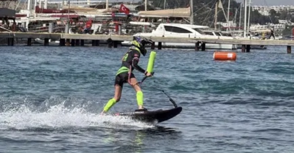 Bodrum’da su jeti, flyboard ve motosurf yarışları nefes kesti