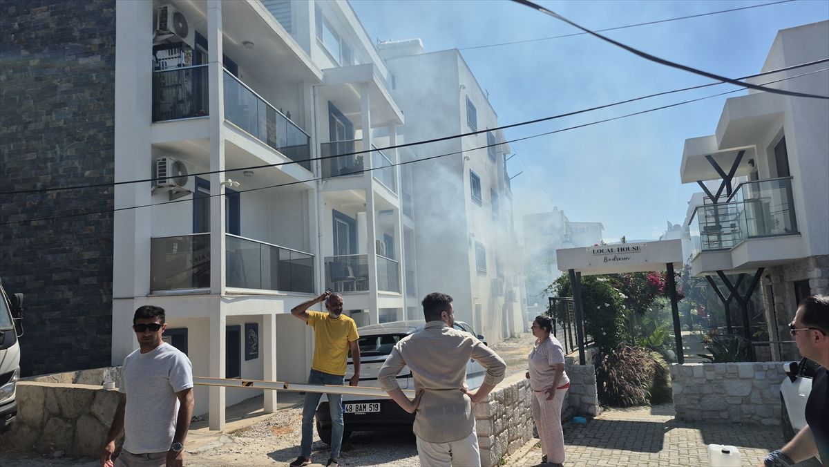 Bodrum'da Yangında 2 Kişi Kurtarıldı