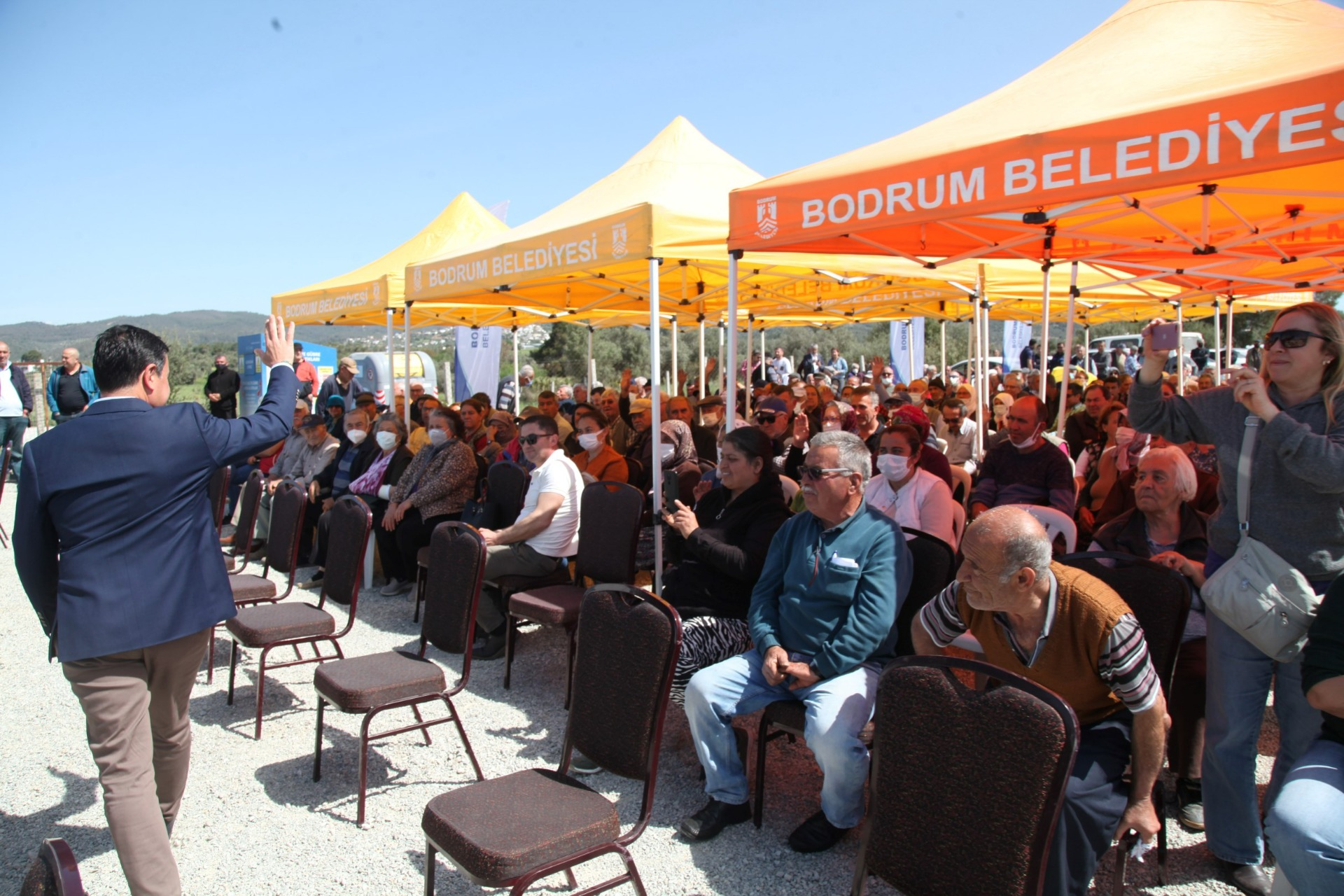 142 BİN YAZLIK SEBZE FİDESİ KARAOVA’DA ÜRETİCİYE DAĞITILDI