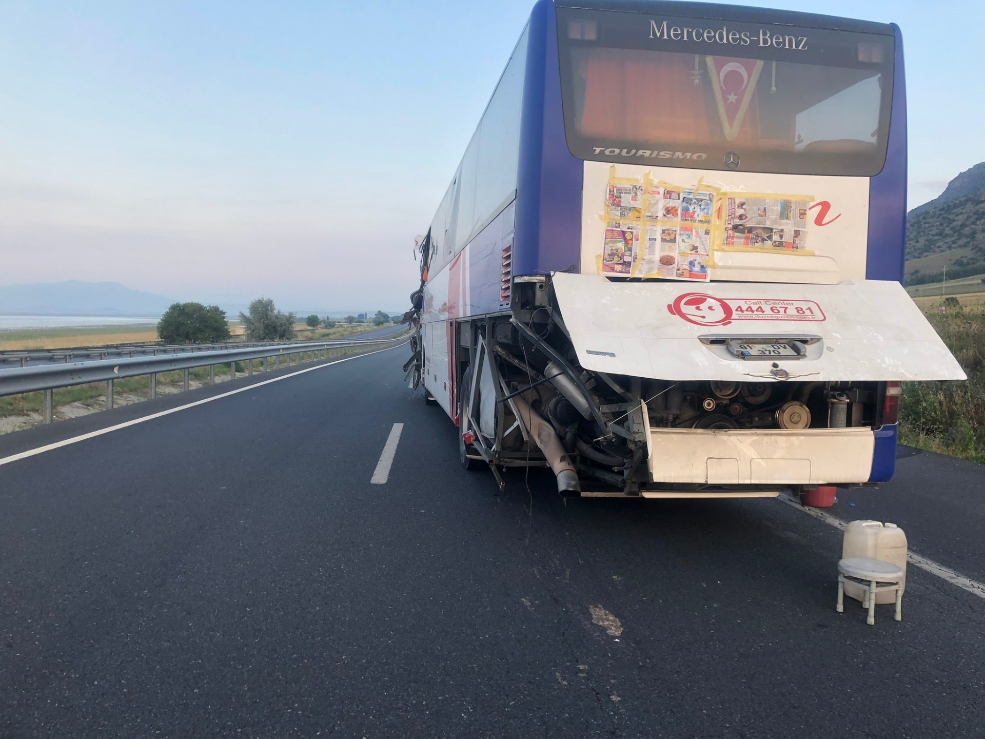 Karşı şeride geçen tır, Bodrum otobüsü ile kafa kafaya çarpıştı: 2 ölü, 6’sı ağır 20 yaralı