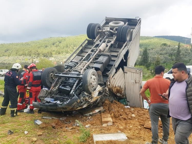 Milas'ta trafik kazası: 1'i ağır 2 yaralı