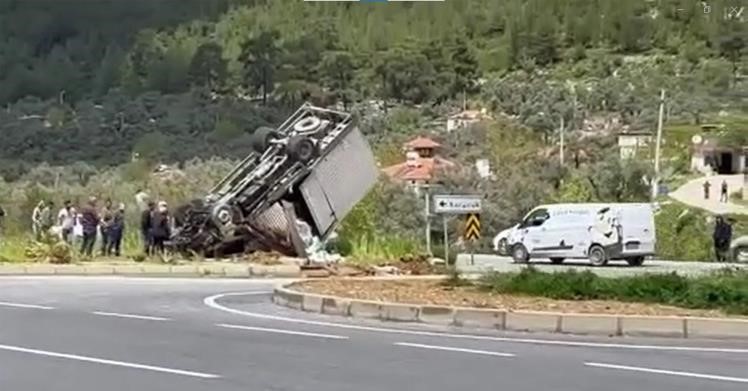 Milas'ta trafik kazası: 1'i ağır 2 yaralı