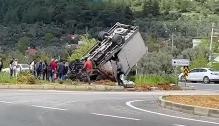 Milas'ta trafik kazası: 1'i ağır 2 yaralı