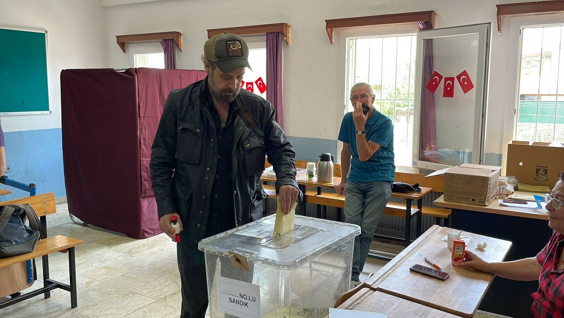 Nejat İşler ve Fedon oylarını Bodrum’da kullandı