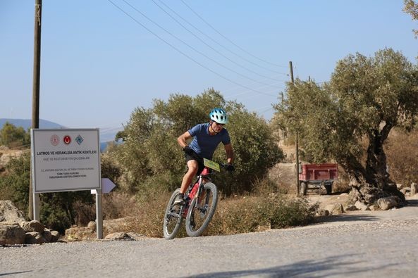 Pedallar Antik kent Herakleia’da döndü