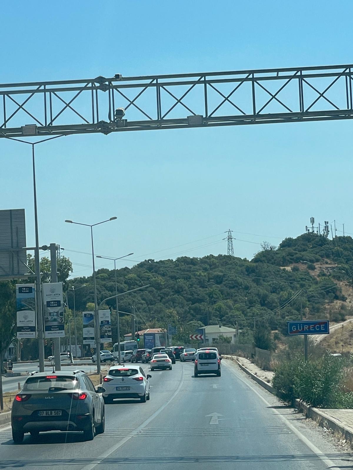 3 Kilometrede 3 Kavşak, 4 Işık…EDS güvenlik için mi? Ceza için mi?