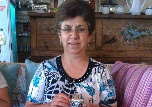 Mezarlık ziyaretinden dönen Fatma Asar Kocadon, otomobilin çarpmasıyla yaşamını yitirdi 