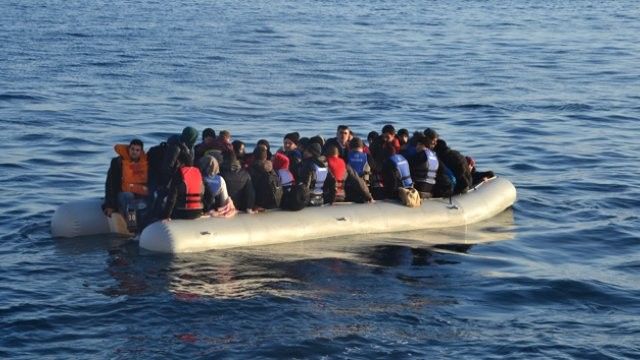 KARGI ADASI AÇIKLARINDA 45 KAÇAK GÖÇMEN YAKALANDI