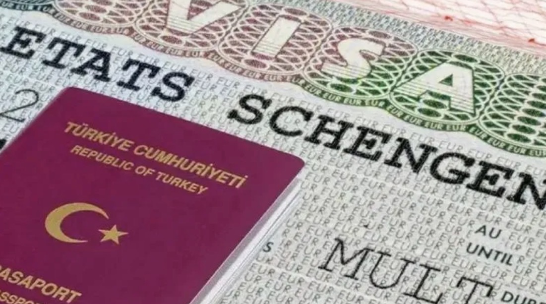 Schengen krizi derinleşiyor: Randevular botlarla bloke ediliyor; 1000 Euro'ya çıkan fiyatlara satılıyor!