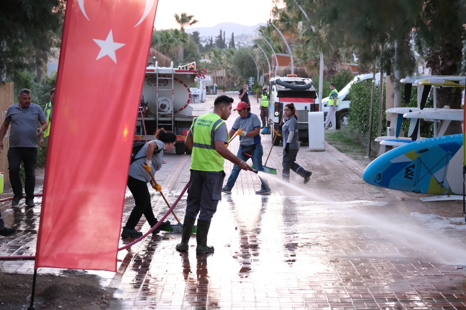 Bitez Yalısında Kapsamlı Temizlik Çalışması
