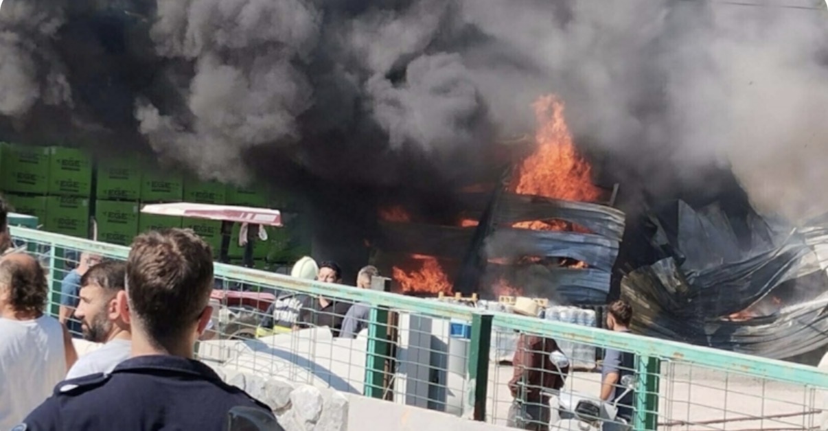 Bodrum’da Yapı Market Deposunda Yangın: 1 Kişi Yaralandı