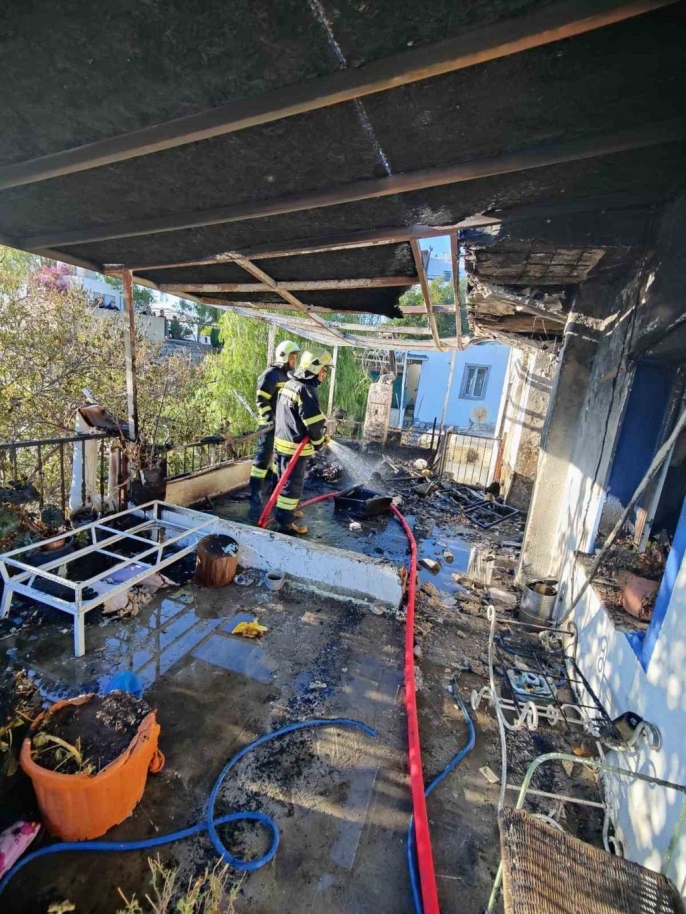 Bodrum'da elektrik kontağından yangın: Mahalle sakinleri panik içinde!