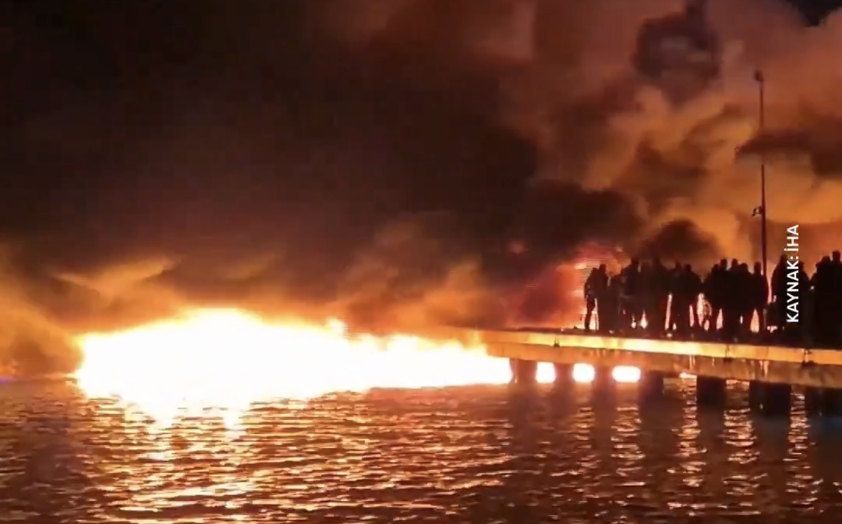 Bodrum Yalıkavak'ta motoryat yangını: 7 lüks tekne sulara gömüldü