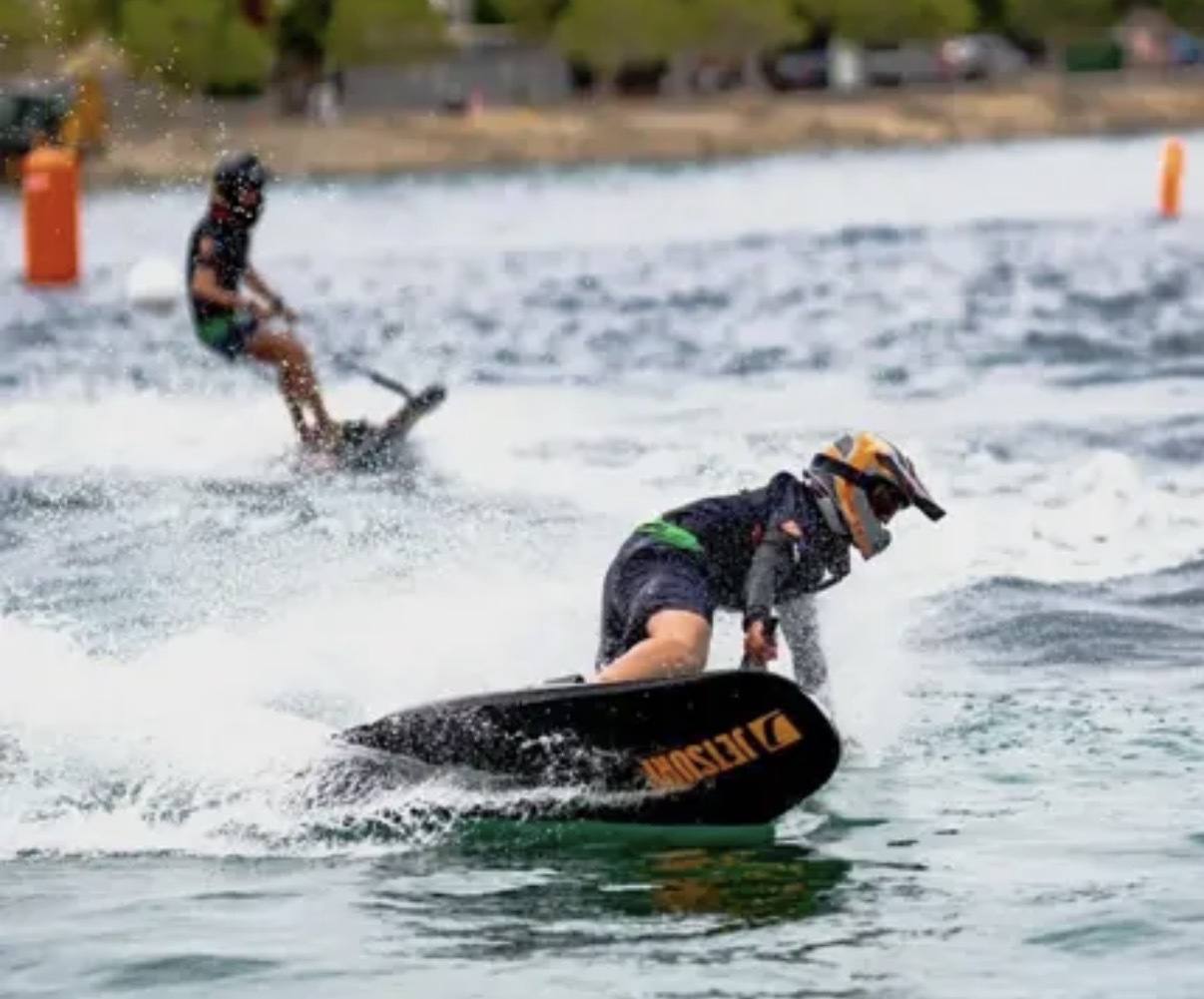 Bodrum’da su jeti, flyboard ve motosurf yarışları nefes kesti